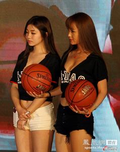 permainan basket dilakukan secara Garis keturunan! ! Lu Zhantian memperhatikan gerakan Bora.